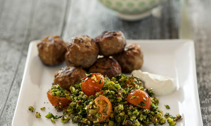 Parsakaaliriisisalaati jugurtilla
