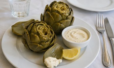 Latva-artisokkaa ja aiolia